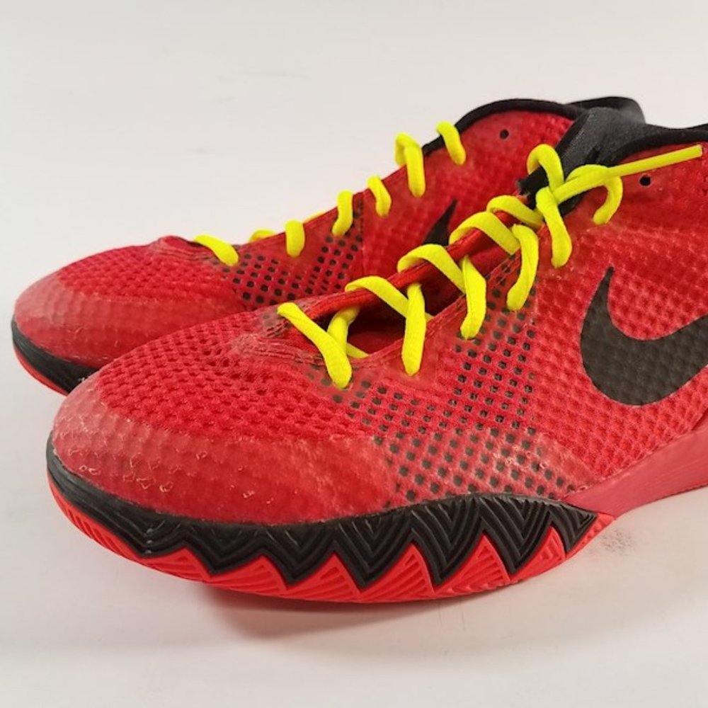 Nike Kyrie Boys' Shoes Size 6.5Y